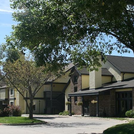 Sterling Hotel And Suites Clive Extérieur photo