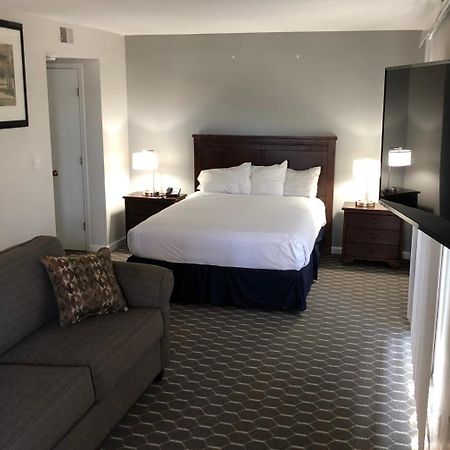 Sterling Hotel And Suites Clive Extérieur photo
