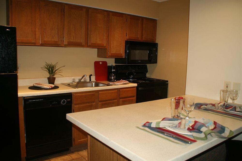 Sterling Hotel And Suites Clive Extérieur photo