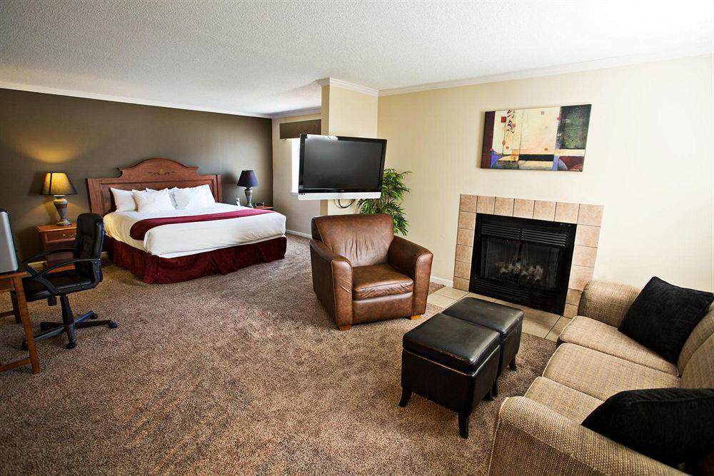 Sterling Hotel And Suites Clive Extérieur photo