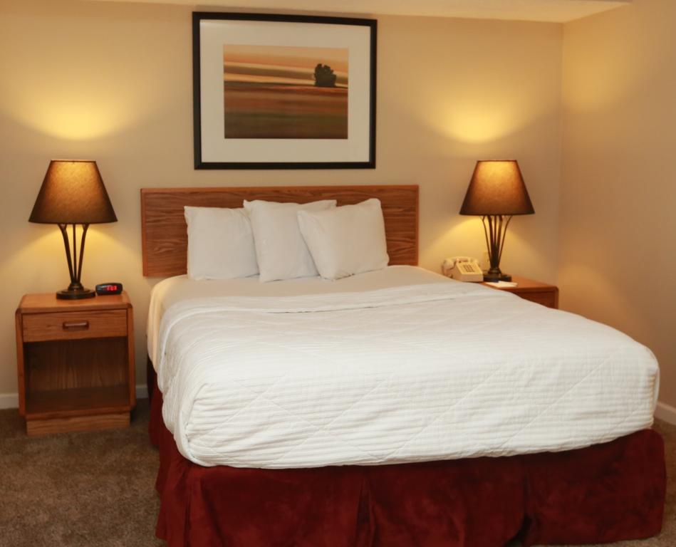 Sterling Hotel And Suites Clive Extérieur photo