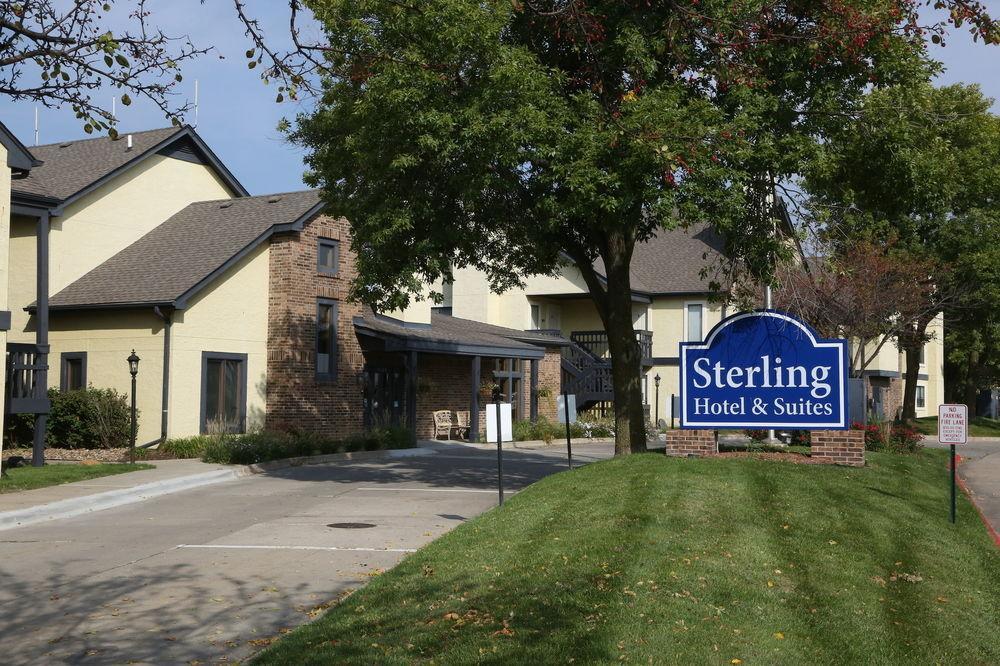 Sterling Hotel And Suites Clive Extérieur photo
