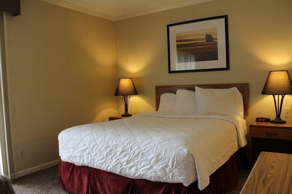 Sterling Hotel And Suites Clive Extérieur photo