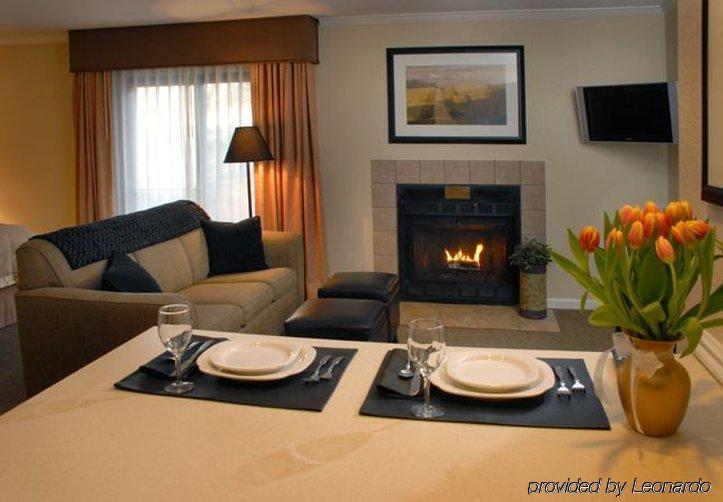 Sterling Hotel And Suites Clive Chambre photo