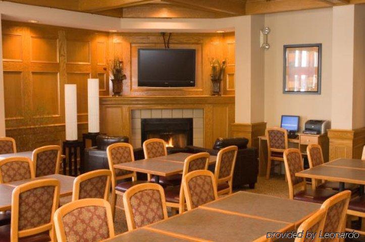 Sterling Hotel And Suites Clive Restaurant photo