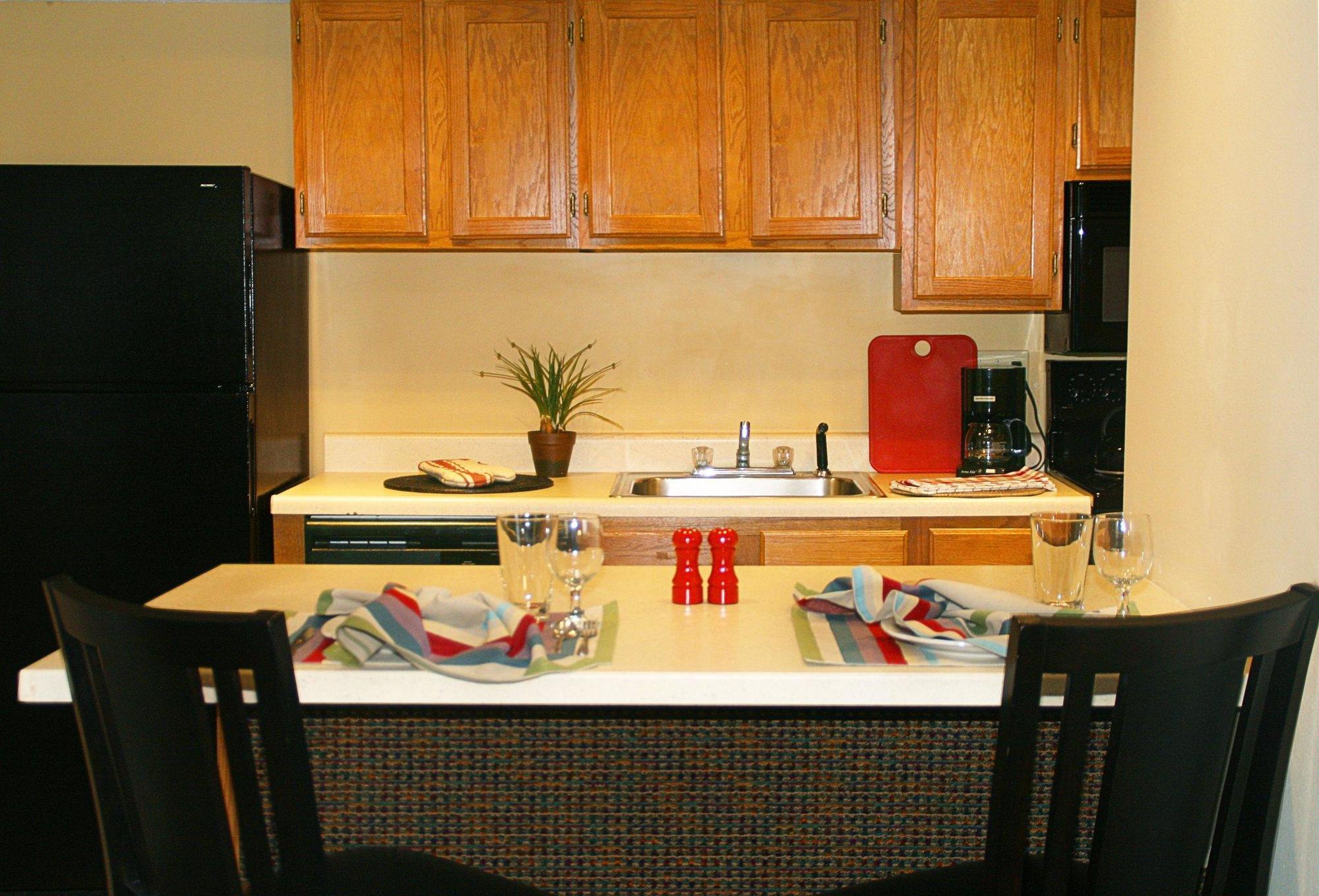 Sterling Hotel And Suites Clive Extérieur photo