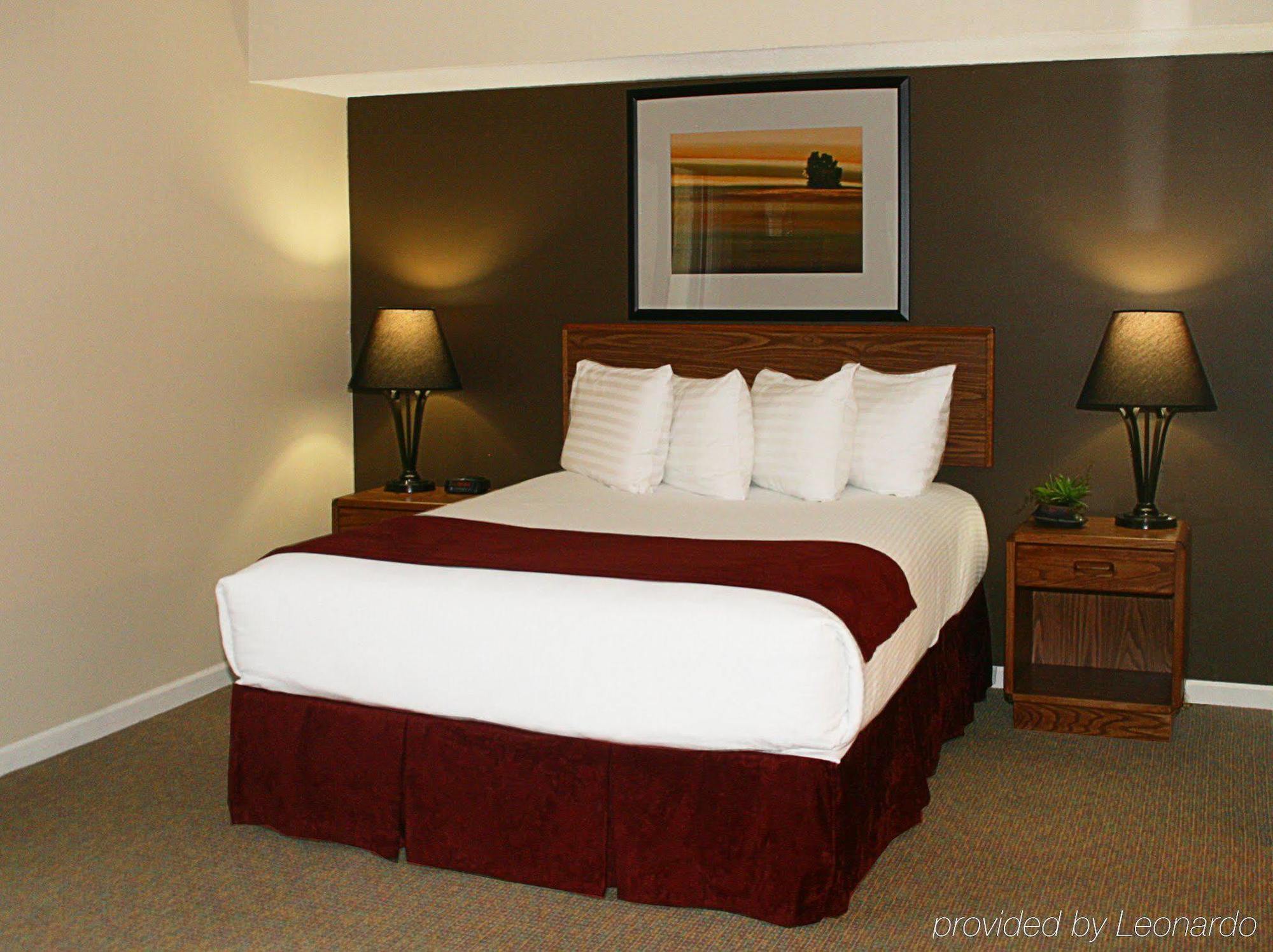 Sterling Hotel And Suites Clive Extérieur photo