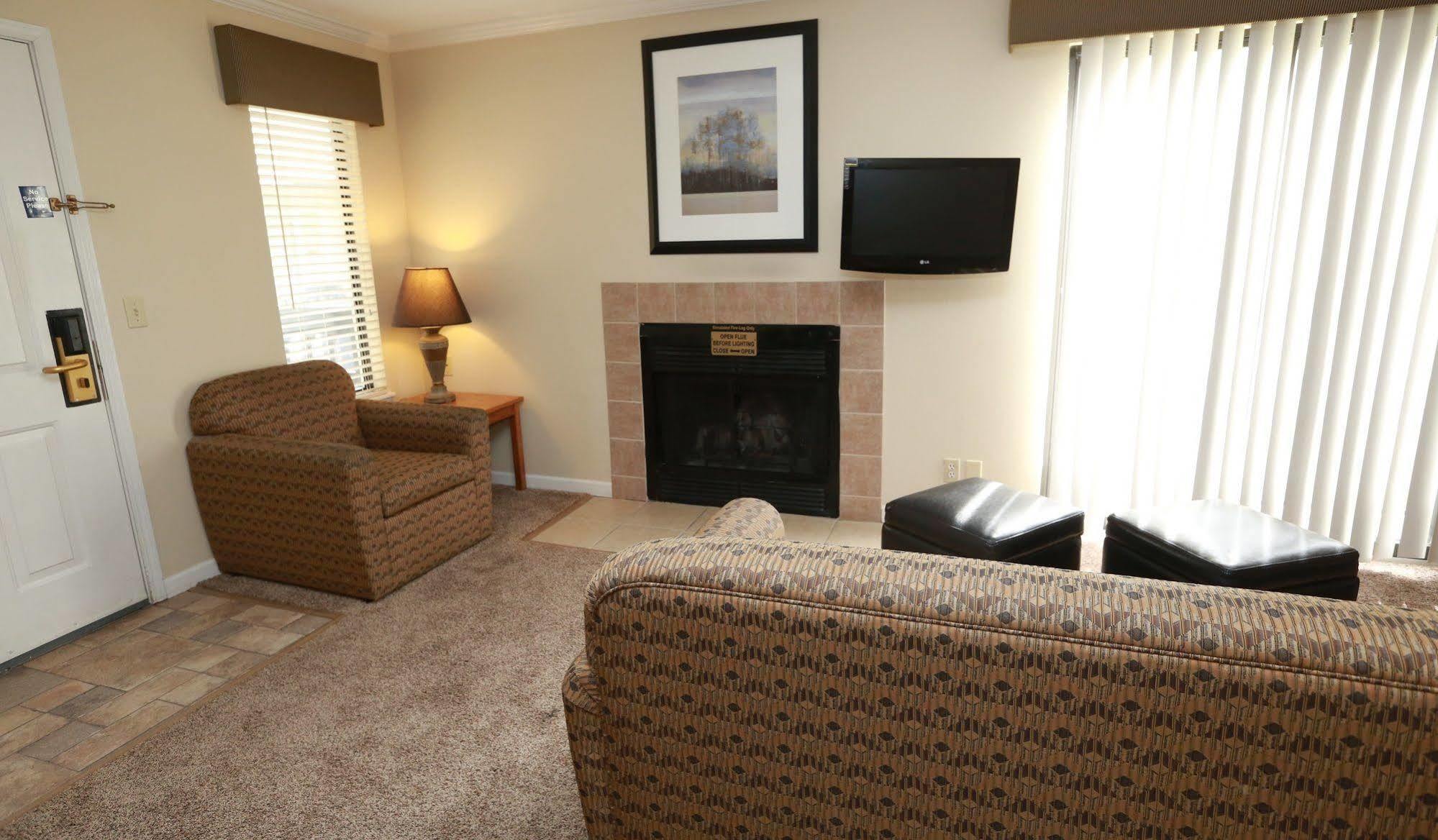 Sterling Hotel And Suites Clive Extérieur photo