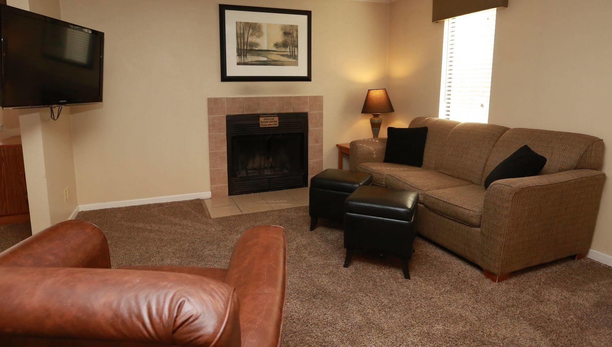 Sterling Hotel And Suites Clive Extérieur photo