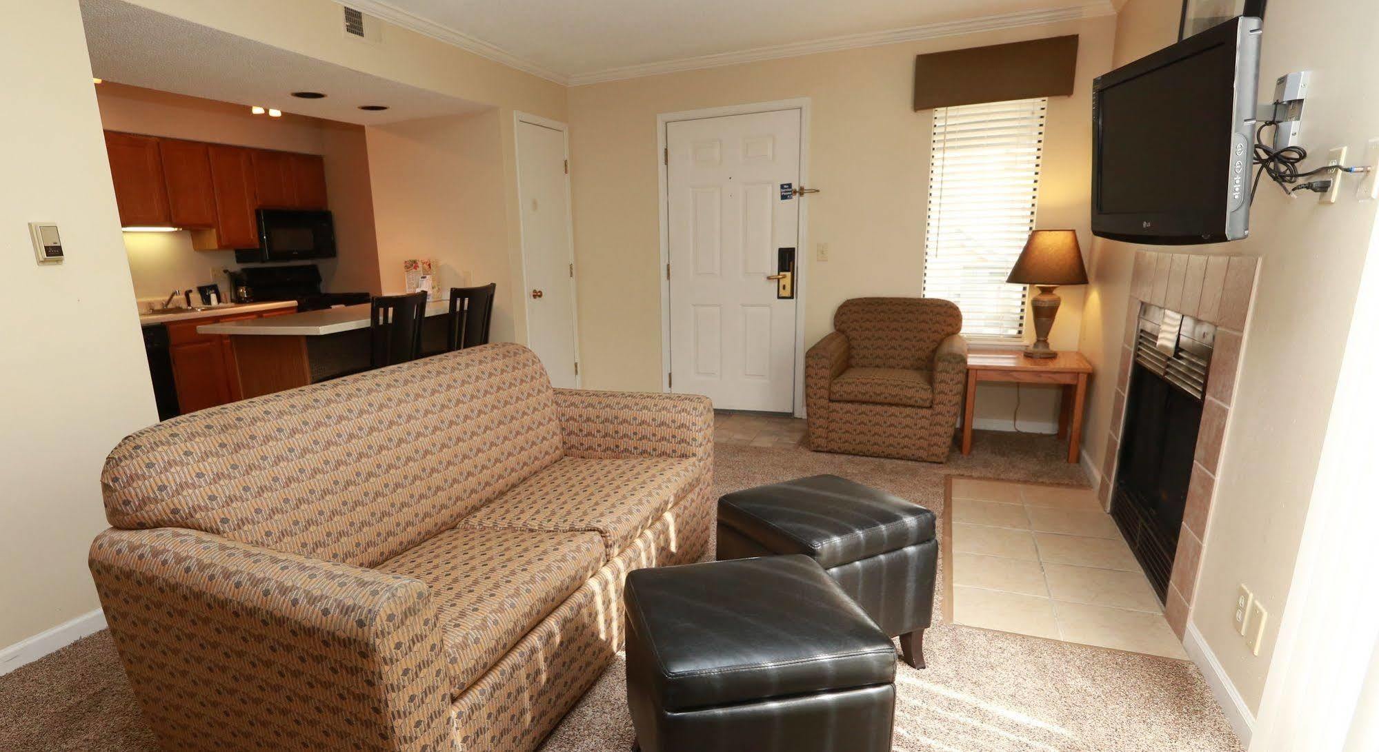 Sterling Hotel And Suites Clive Extérieur photo