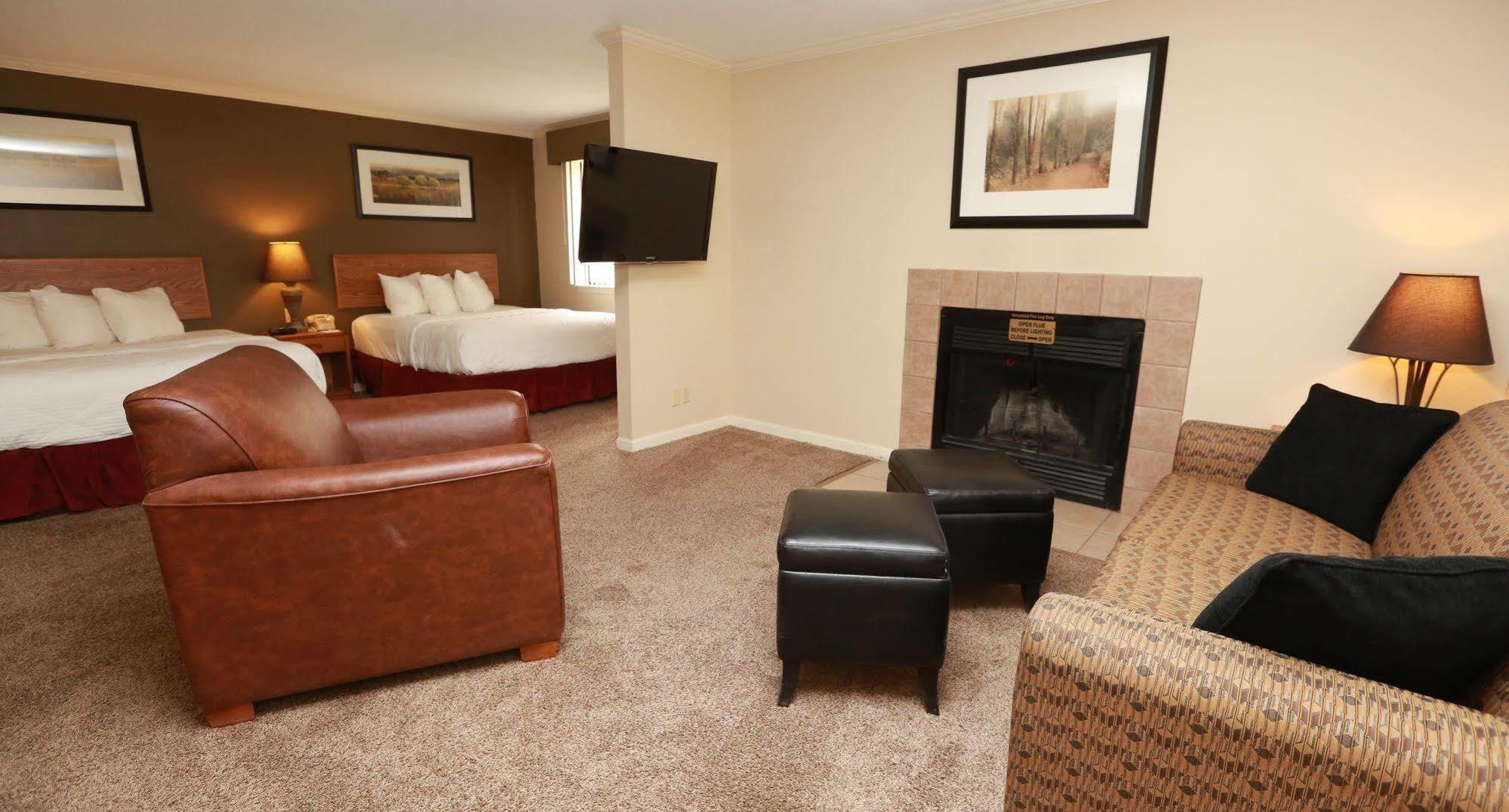 Sterling Hotel And Suites Clive Extérieur photo