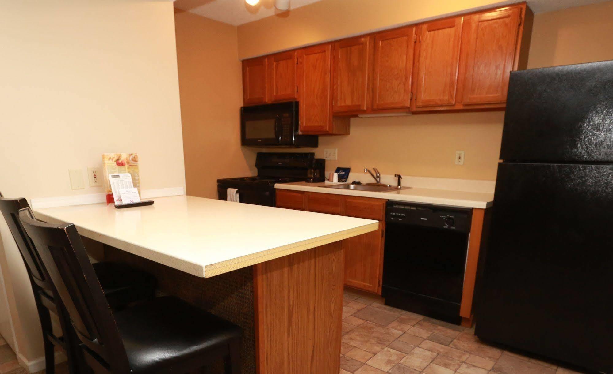 Sterling Hotel And Suites Clive Extérieur photo