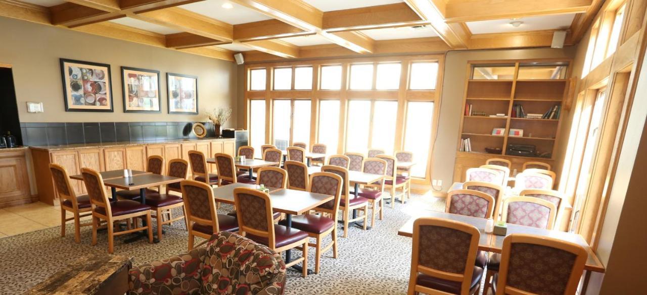 Sterling Hotel And Suites Clive Extérieur photo