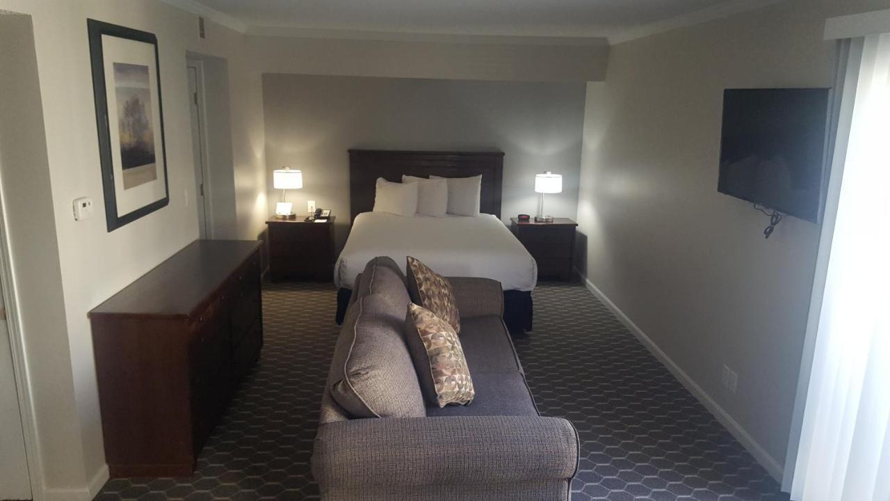 Sterling Hotel And Suites Clive Extérieur photo