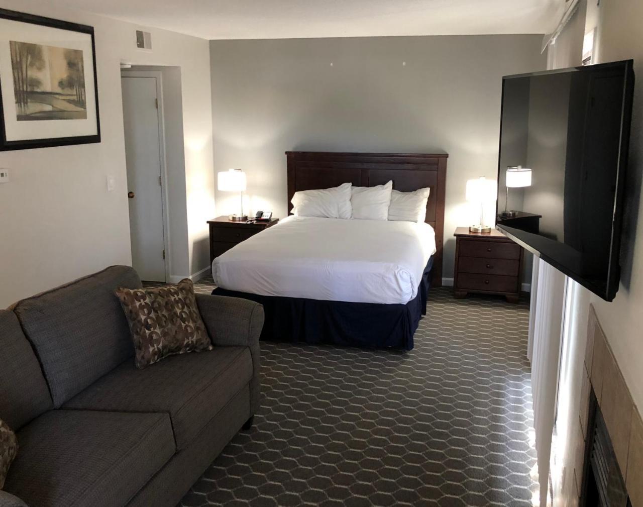 Sterling Hotel And Suites Clive Extérieur photo