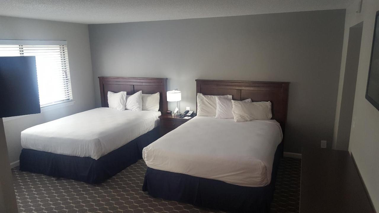 Sterling Hotel And Suites Clive Extérieur photo