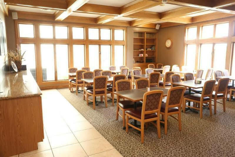 Sterling Hotel And Suites Clive Extérieur photo