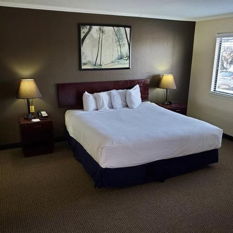 Sterling Hotel And Suites Clive Extérieur photo